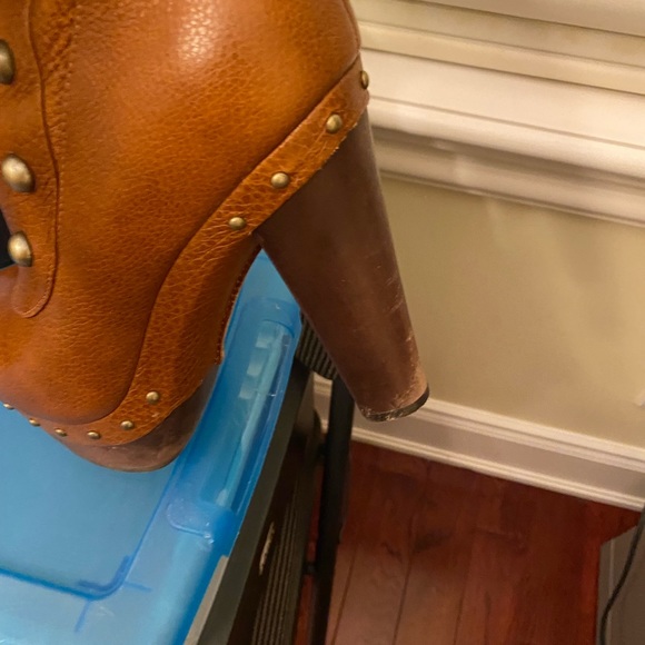 Beautiful Leather UGGS - Picture 11 of 12